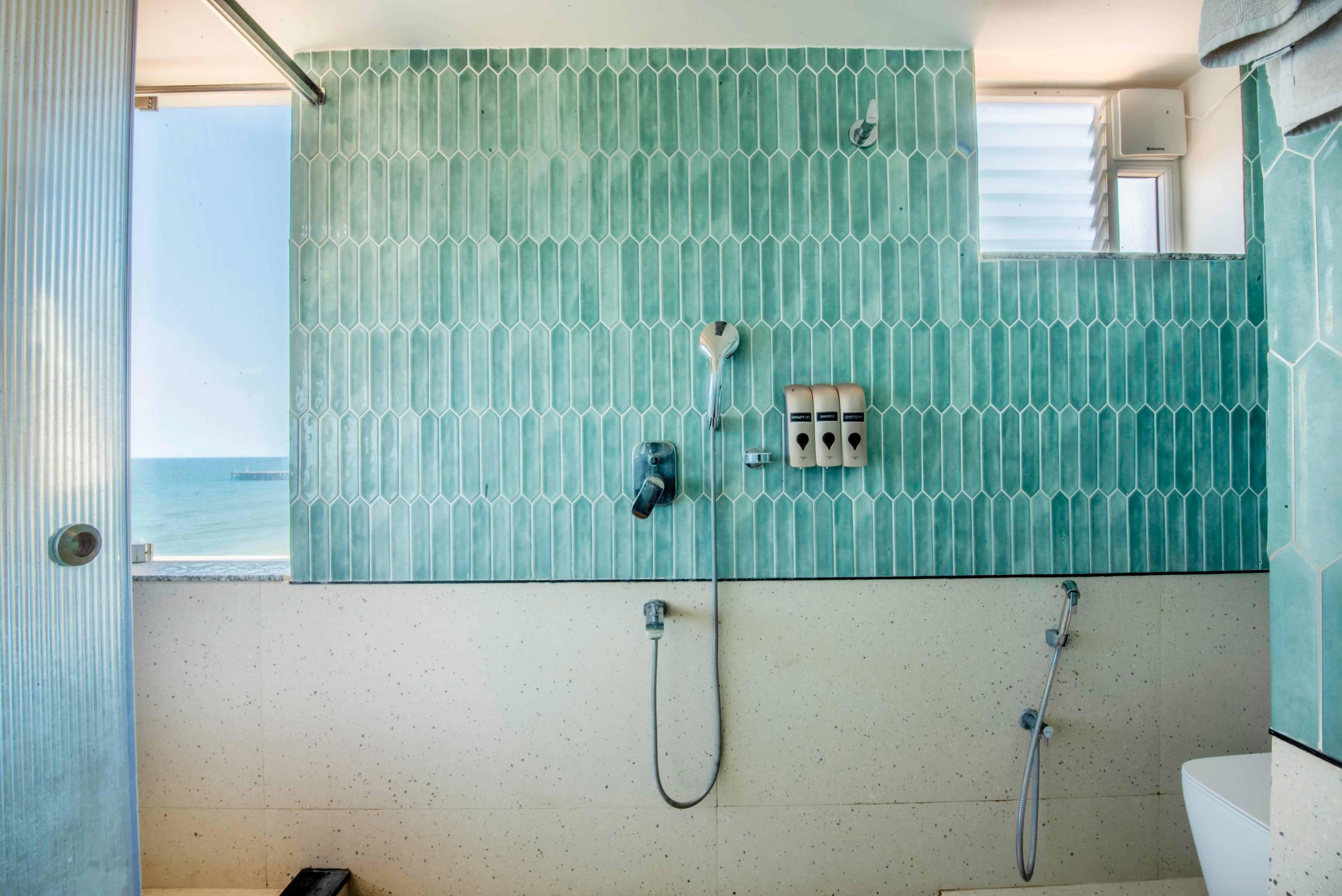 Bay Studio Bathroom
